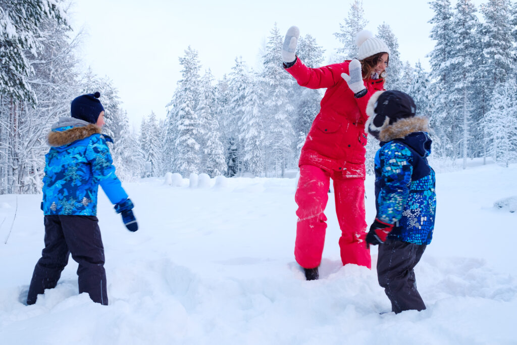 zimowe aktywności wspólnie z dziećmi to świetny pomysł na spędzenie zimowego czasu