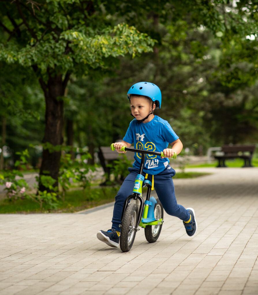 jazda na rowerze jest bardzo popularna wśród dzieci w wieku przedszkolnym