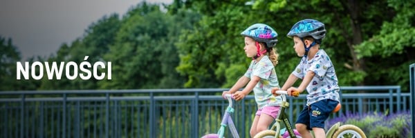 Dzieci na rowerkach w ubraniach marki Bejo
